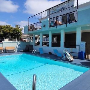 Beachwalker Inn & Suites